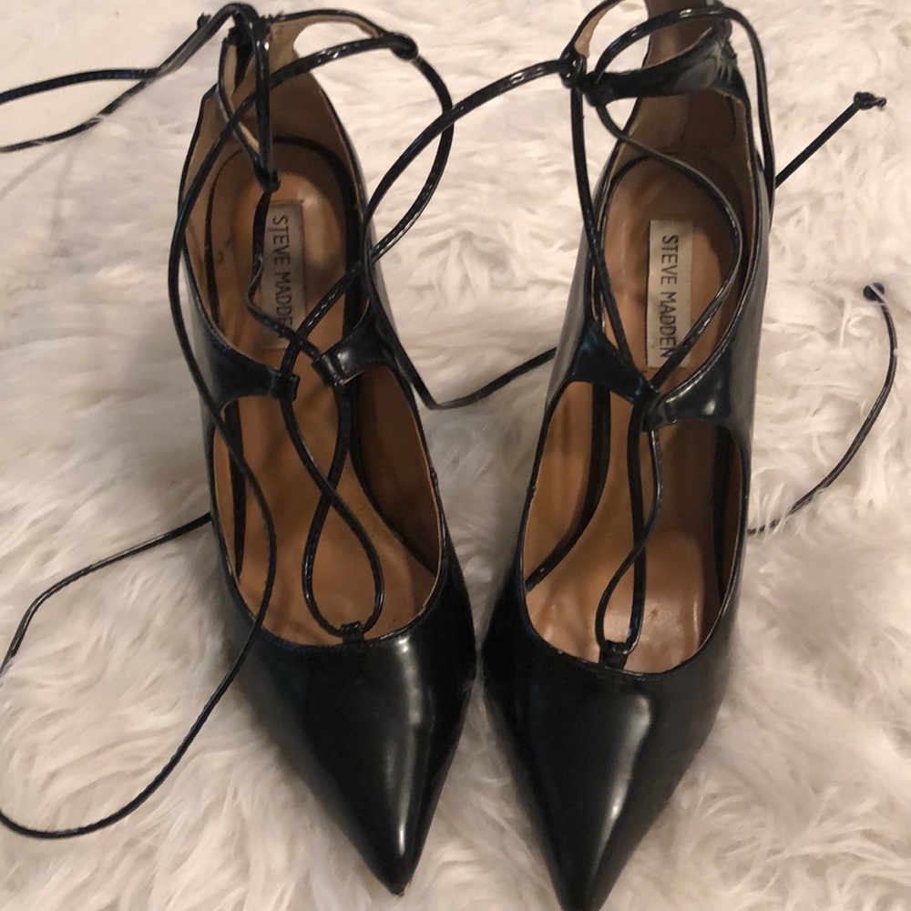 Steve mAdden tie up pumps